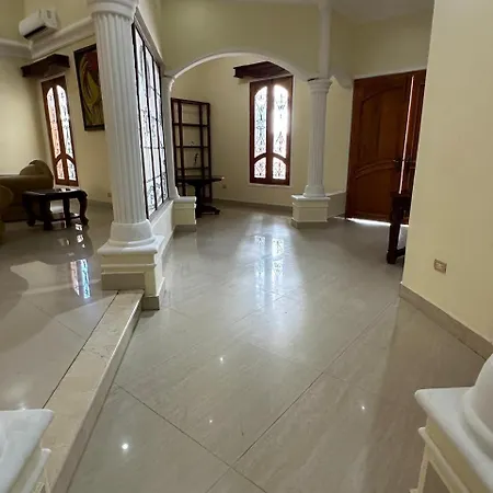 Mansion Lujosa Con Piscina En Manga